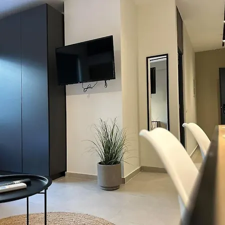 Downtown Living 3 *