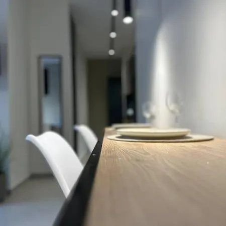 Downtown Living 3 *