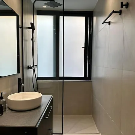 Downtown Living 3 *