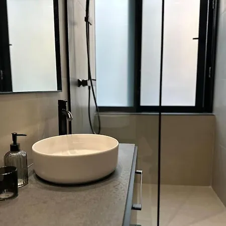 דירה Downtown Living 3